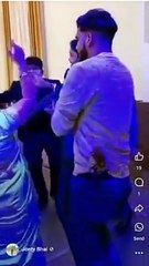 Video: बोलो ता रा रा... गाने पर युवक ने असलहा लगाकर किया डांस, वायरल वीडियो