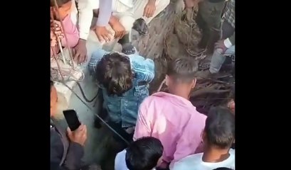 चोरी के शक में युवकों को दी तालिबानी सजा, प्राइवेट पार्ट में डाला मिर्च पाउडर