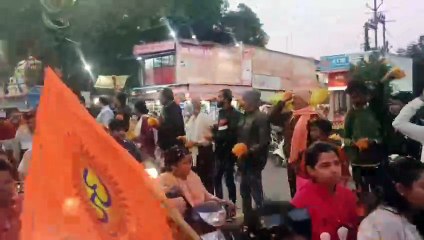 Video: अयोध्या से आया यह सामान, बैंड बाजा के साथ पुष्प की हुई वर्षा
