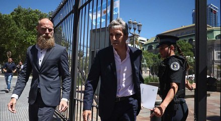 El Gobierno de Milei presenta su paquete de recortes para poner fin a la "adicción" al déficit de Argentina