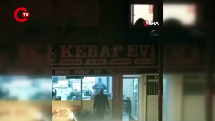 Tartıştığı esnafın tabelasını kırdı! Küfür ve tehditler havada uçuştu: 'Başınıza yağmur yağdıracağım...'
