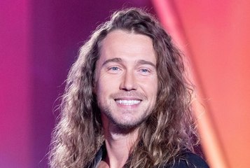 Julien Doré papa, il fait des confidences sur son fils : « Chaque jour, ma main tient celle d’un petit garçon… »