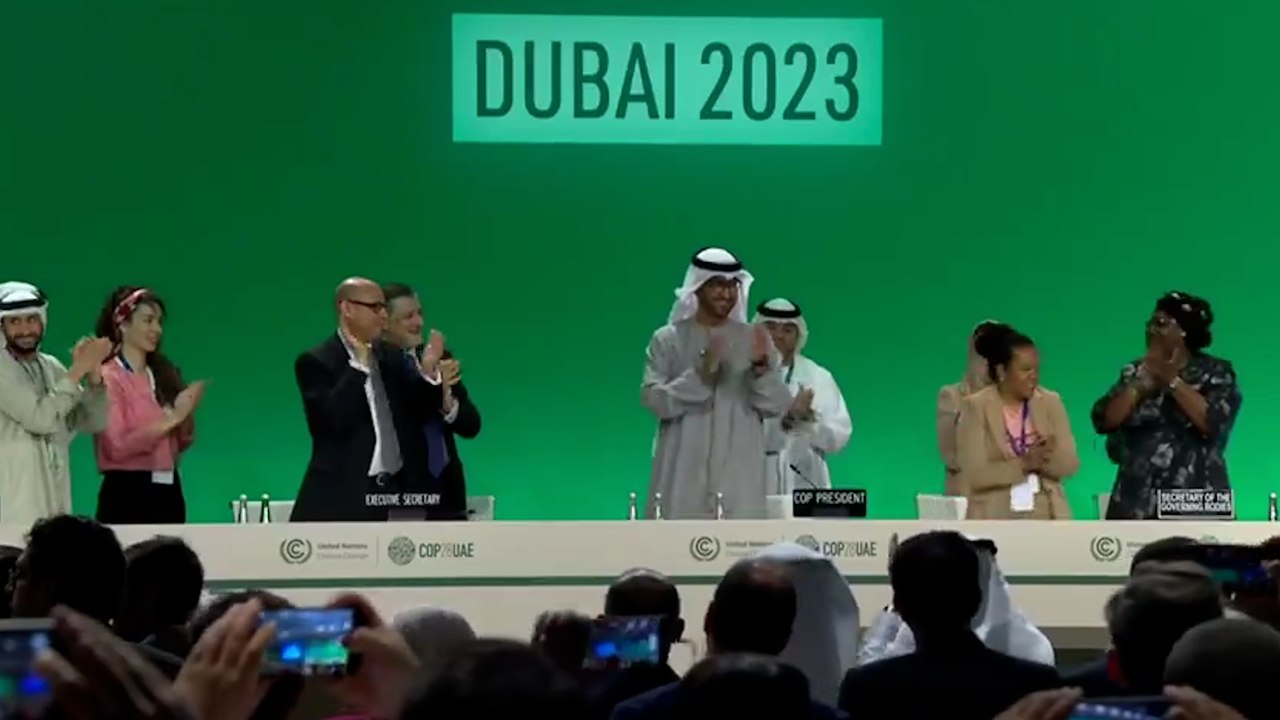 COP28 : les pays du monde entier approuvent un appel historique à une « transition » hors des énergies fossiles