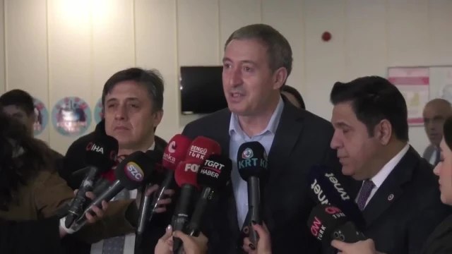 DEM Parti Eş Genel Başkanı Tuncer Bakırhan, Saadet Partisi Genel Başkan Yardımcısı Hasan Bitmez'i Hastanede Ziyaret Etti