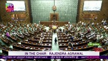 Hindistan Parlamentosu'nda ziyaretçiler Genel Kurul salonuna atladı