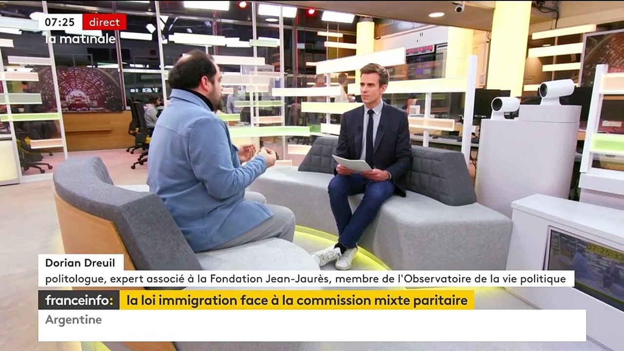 Jean-Baptiste Marteau interroge le politologue Dorian Dreuil dans la matinale, lorsqu'un étrange bruit éclate sur le plateau.