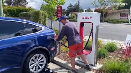 تسلا: استدعاء أكثر من 2 مليون سيارة بسبب عيوب فنية