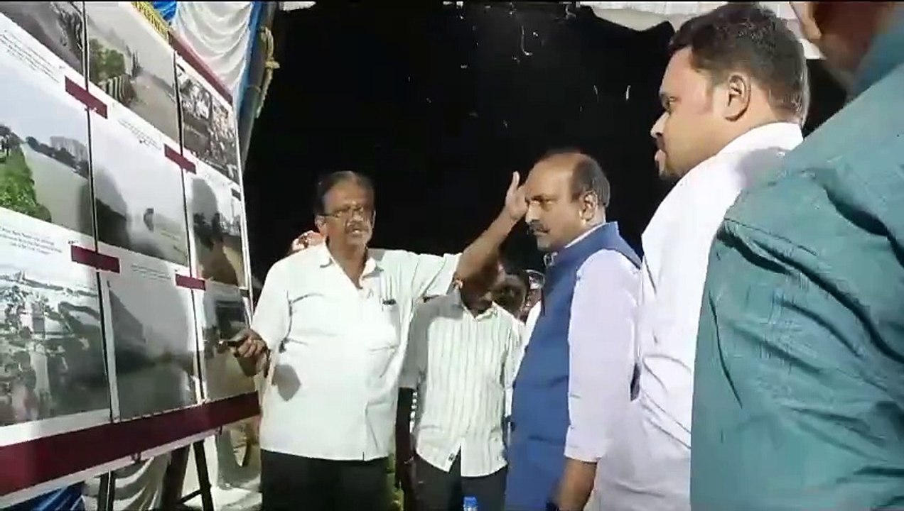 तस्वीरों और नक्शों के जरिए राज्य सरकार के अधिकारियों ने केंद्रीय टीम को समझाई बाढ़ की स्थिति