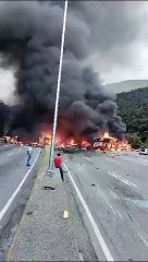 Tragedy in Venezuela. A truck with fuel crashed and caused 9 deaths on a road.