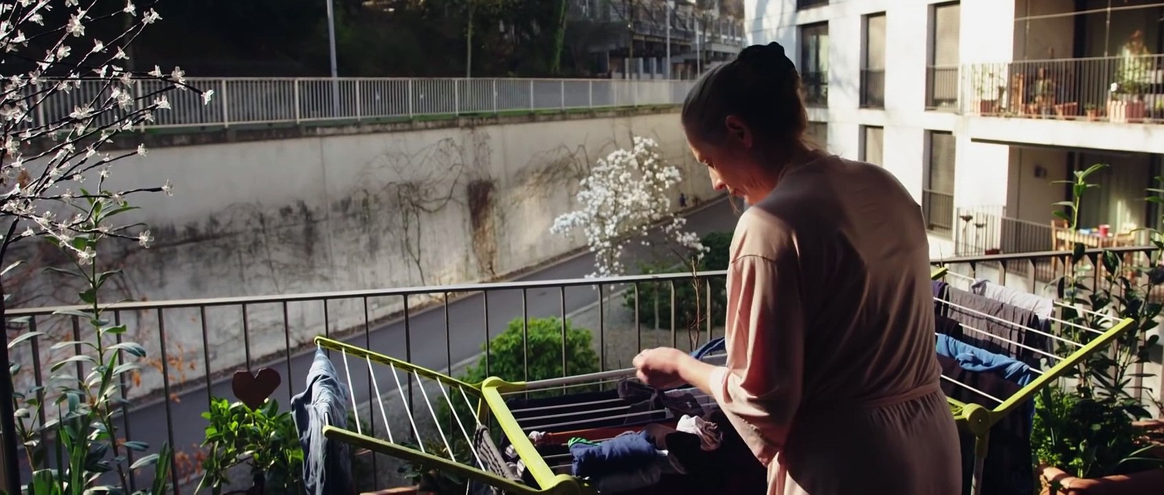 Wir Eltern | movie | 2016 | Official Trailer