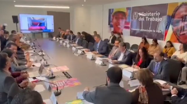 Salida del contexto : Acopi sobre propuesta de centrales obreras de aumentar salario mínimo en 18 %