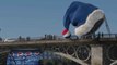 Pepsi le pone calconzillos al puente de Triana, en Sevilla