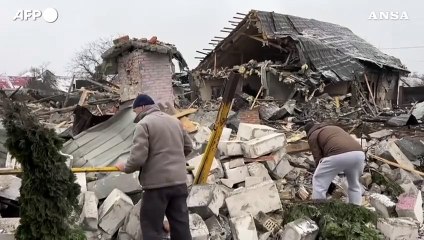 Ucraina, bombardamenti russi sulla regione di Kiev: 4 feriti