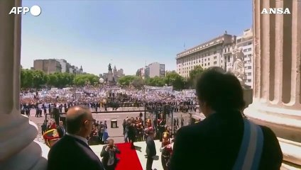 Milei giura: "Non ci sono soldi, subito riforme shock"