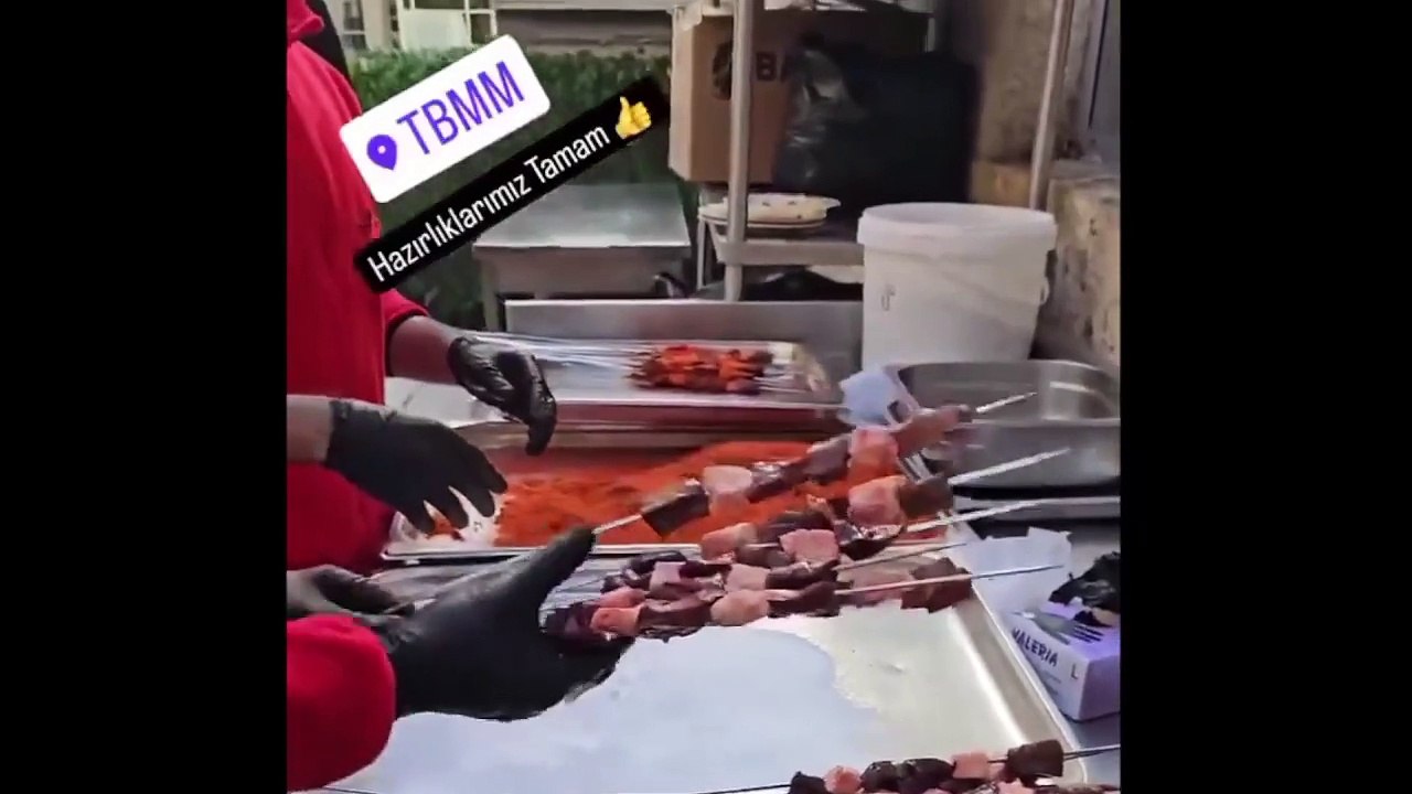 AKP'li Emekli işçi zam beklerken AKP'li vekiller Meclis'te mangal keyfinde