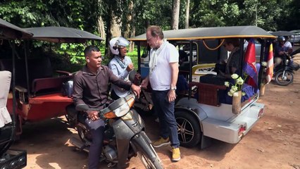 Mulheres motoristas de 'tuk tuk' no Camboja desafiam preconceitos