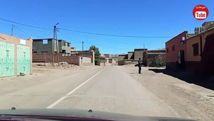 لاحظ أن سيارة تلاحقه في مرآة سيارته الخلفية و لما وصل للجمارك إكتشف شيئا رهيبا مخبئا في سيارته !!!