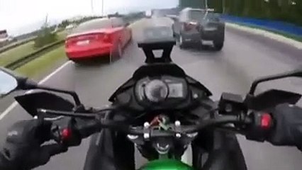 Motociclista filma próprio assalto enquanto pilota em rodovia