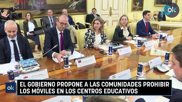 El Gobierno propone a las comunidades prohibir los móviles en los centros educativos