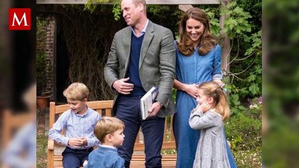 El príncipe William posó junto a su familia para una fotografía navideña que perturbó a los usuarios