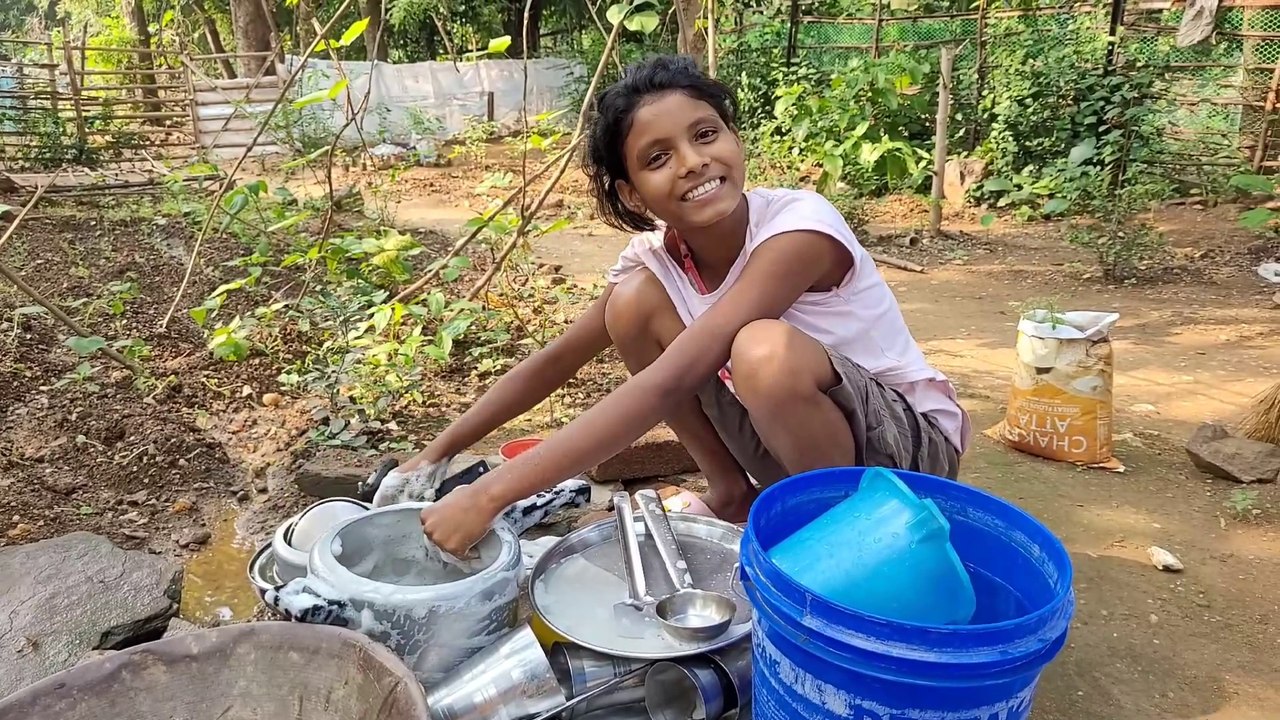 बच्चा मलिश करने वाला मशीन आ गया है  | cute village girl funny talking | funny girl singing Ho song