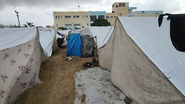 العربية ترصد أوضاع النازحين في خان يونس.. الطقس القاسي يمزق الخيام البالية