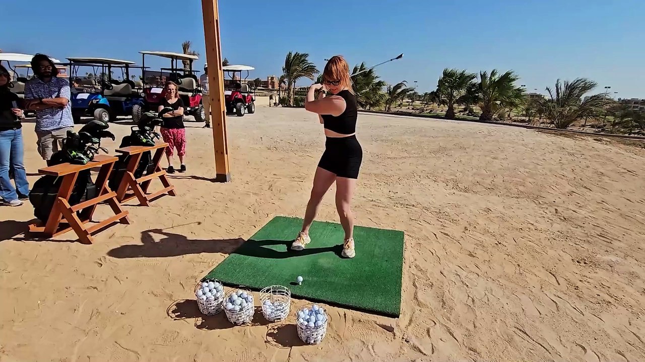 Champagnerbar rollt über ägyptischen golfplatz