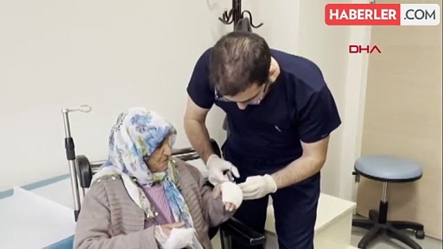 Dehşet anları kamerada! Bacağı başıboş köpeklerce parçalanan kadına kuduz teşhisi konuldu