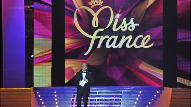 VOICI : Miss France : le groupe TF1 condamné à verser 40 000 euros à d'anciennes miss filmées seins nus (1)