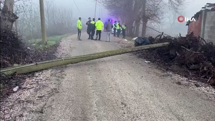 Devrilen direğe çarpan motosikletin sürücüsü yaralandı