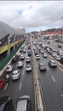 Acidente entre moto e três carros trava trânsito nas proximidades da Rodoviária de Salvador