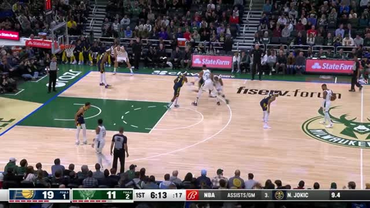 Giannis makes unbelievable dunk on record-break...