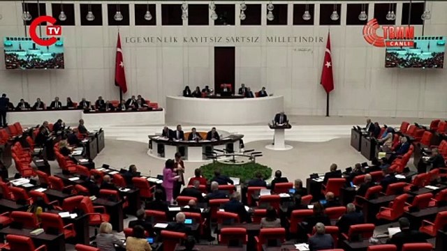 Tuncay Özkan'ın konuşması sırasında acı haber geldi! Sırrı Süreyya Önder böyle duyurdu