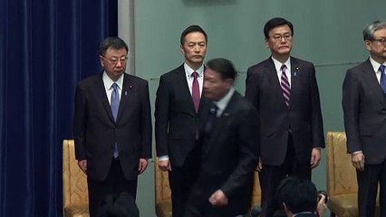 Renuncian cuatro ministros japoneses por escándalo de sobornos