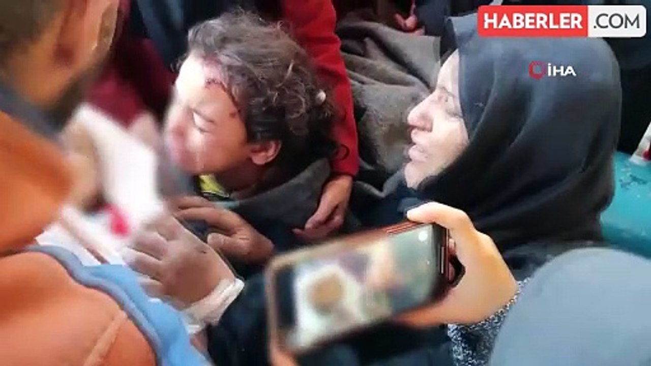 Filistinli küçük kızın İsrail tarafından öldürülen kız kardeşine veda ederken haykırışı yürek yaktı
