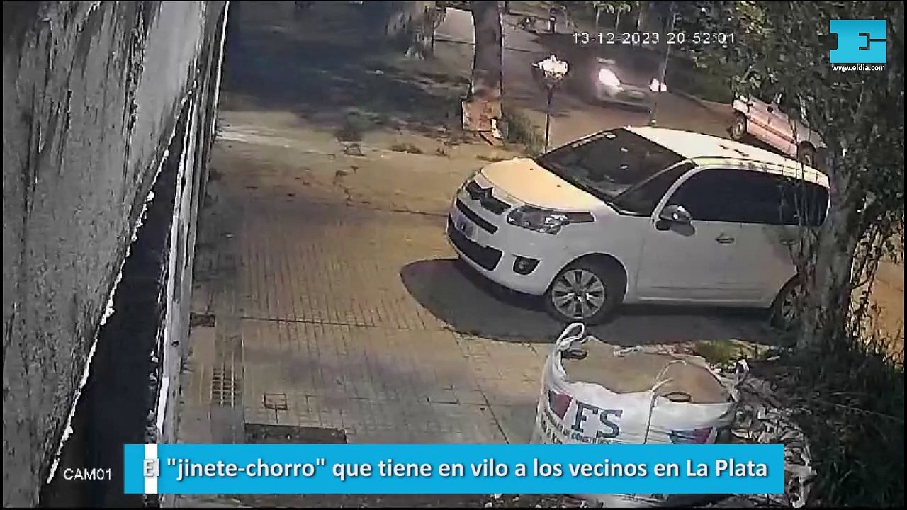 El "jinete-chorro" que tiene en vilo a los vecinos en La Plata