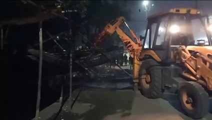 निगम ने अवैध कब्जों पर चलाया बुलडोजर, सड़कों के किनारे मांस, मछली बेचने वालों पर कार्रवाई