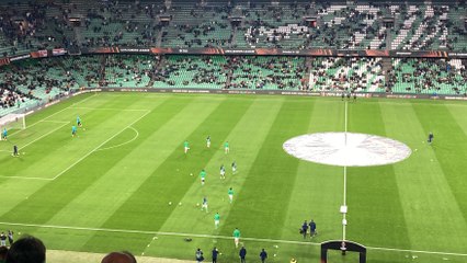 El Real Betis salta al césped