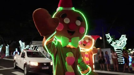 Desfile de chegada do Papai Noel reúne mais de 5 mil pessoas