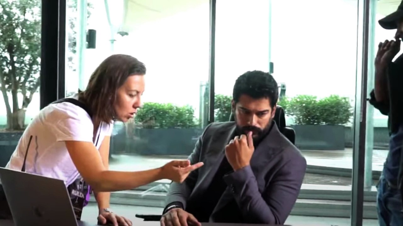 Burak Özçivit kimdir?, Burak Özçivit serveti?, yas, Boyu, Kilosu,Dizileri, filmer, Aile, Eğitim