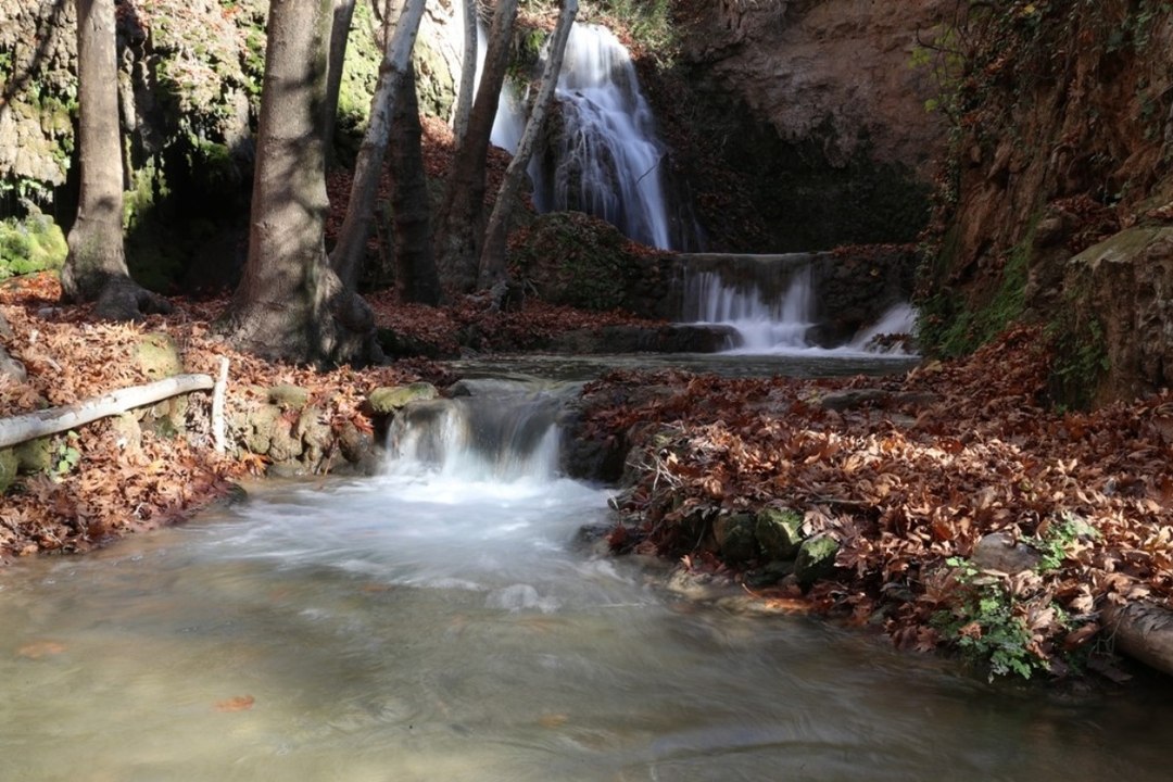 Doğal güzelliğiyle büyüleyen Yardere Şelalesi