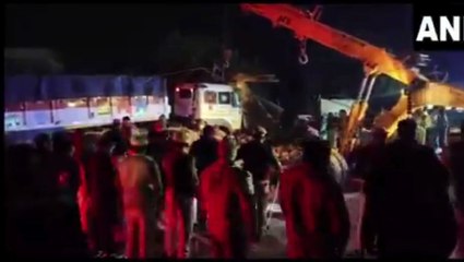 आगरा-कानपुर नेशनल हाईवे पर ढाबे में घुसकर डंपर ने 6 लोगों को कुचला, सामने आया दर्दनाक वीडियो