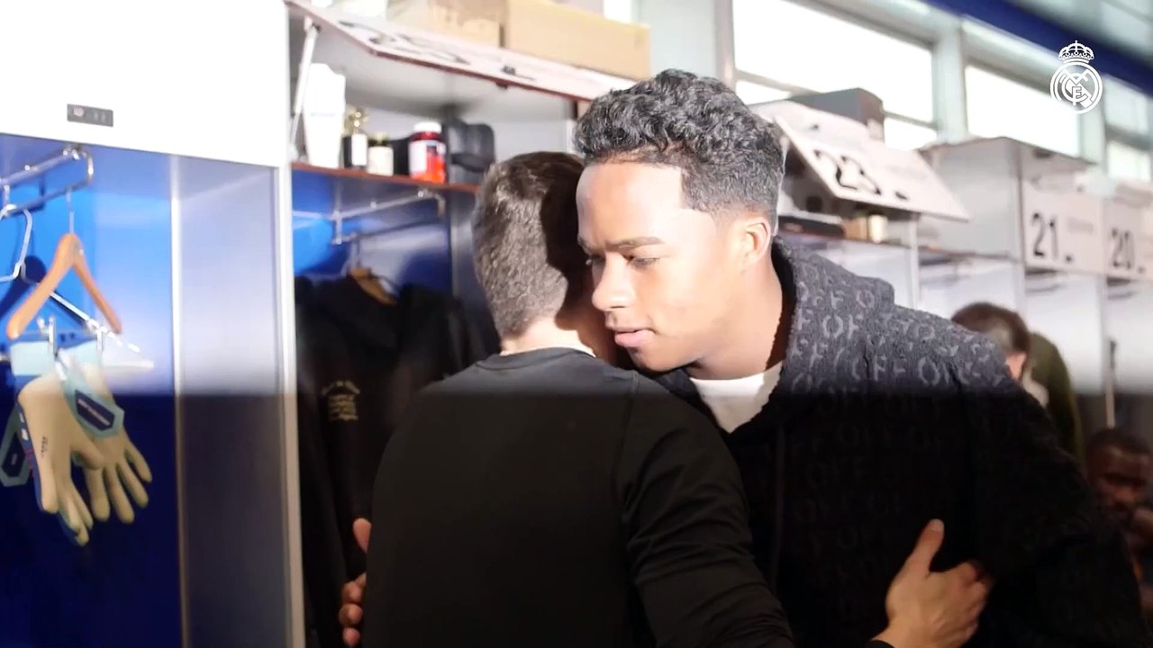 Endrick, premier contact avec ses futurs coéquipiers du Real Madrid