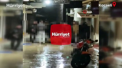 Yerdeyken tekmeleyip kemerle dövdüler! Dehşet anları kamerada
