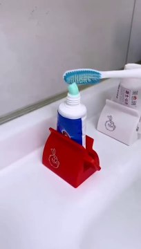 استكشاف رحلة الإبداع وتطوير الأفكار الجديدة / Creatives excel in innovative thinking, connecting ideas in new and unique ways.