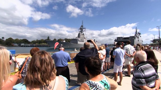 Hundreds of families reunited as HMAS Brisbane sails into Sydney