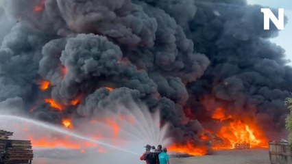 ระทึก! เกิดเหตุเพลิงไหม้โรงงานรีไซเคิล จ.สระบุรี เจ้าหน้าที่เร่งดับไฟ