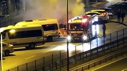 Bahçelievler’de park halindeki otomobil alev alev yandı