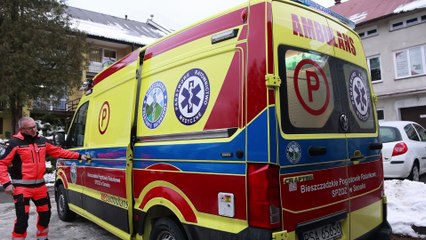 Bieszczadzkie Pogotowie Ratunkowe otrzymało nową karetkę. Pojazd z napędem 4x4 trafił do Ustrzyk Dolnych