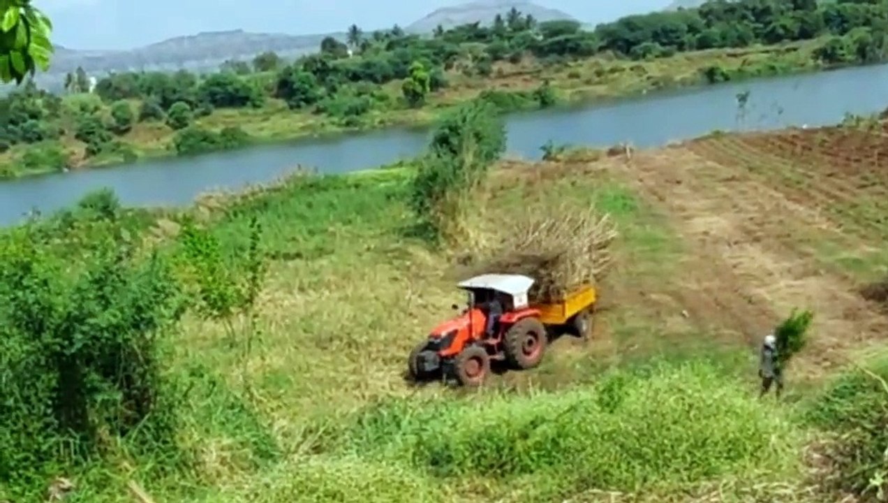 My Kubota tractor climbing uphill // how to drive tractor at this